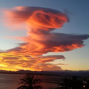 https://primera-linea-de-playa-centro-de-rosas.topcostabravahotels.com